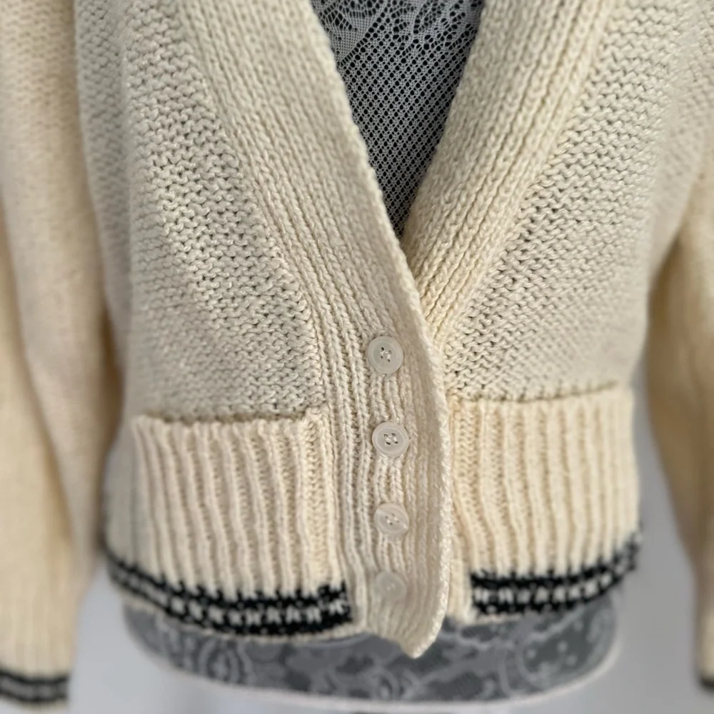 Vintage 80s Scenario Sz: L cream V-neck button-front knit cardigan Pockets.
